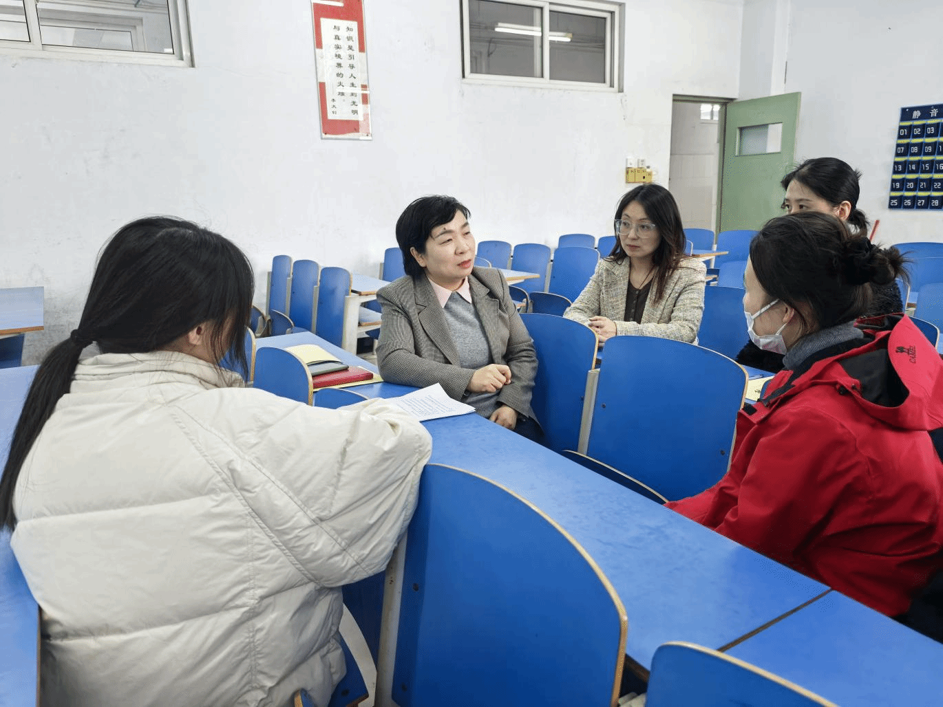 校副董事长赵艳敏深入思政课堂听课调研